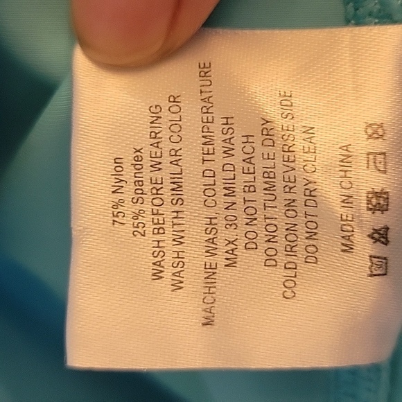 ZYIA ACTIVE robin's egg blue leggings in size 8 - 10. Capri length. Great cond. - Picture 7 of 7